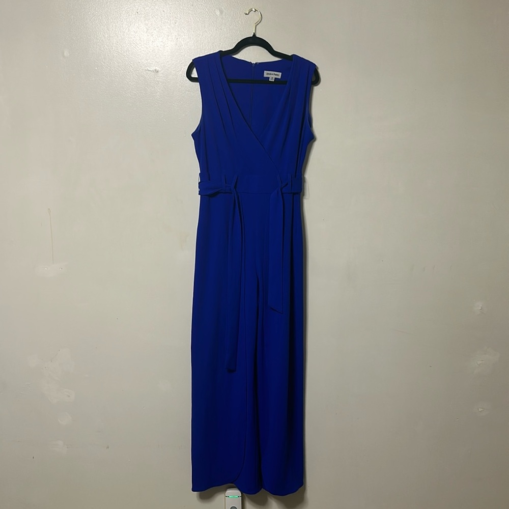Women’s pants suit